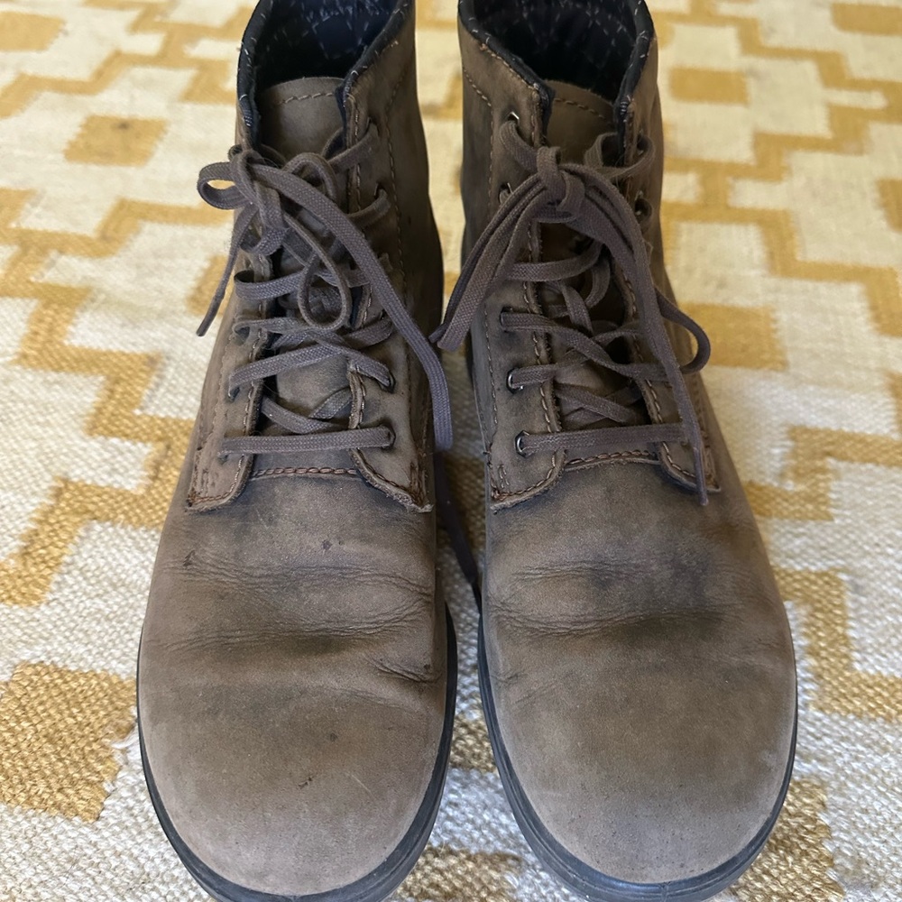 Women’s Size 7.5 Brown Leather Lace Up Boots